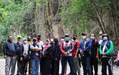 Kebersamaan Tim Promotor, Mahasiswa S3 Informatika dan Dekanat Terjalin di Taman Hutan Raya Ir. Djuanda